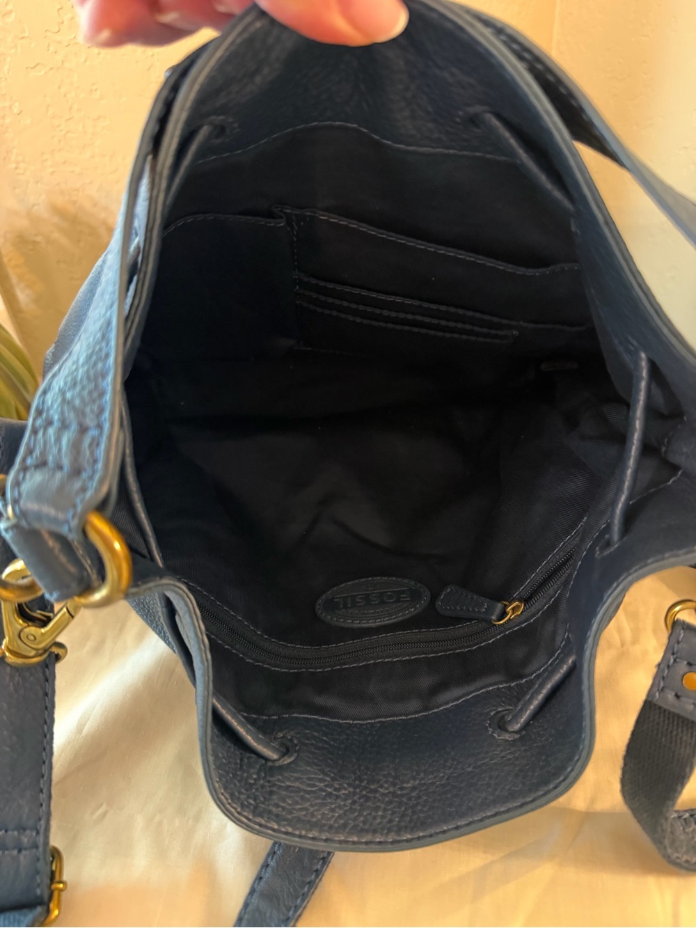 Fossil Navy Leather Drawstring Bucket Shoulder Bag - Picture 6 of 14